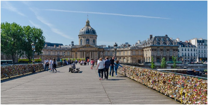 Đến Paris nghe những cây cầu kể chuyện